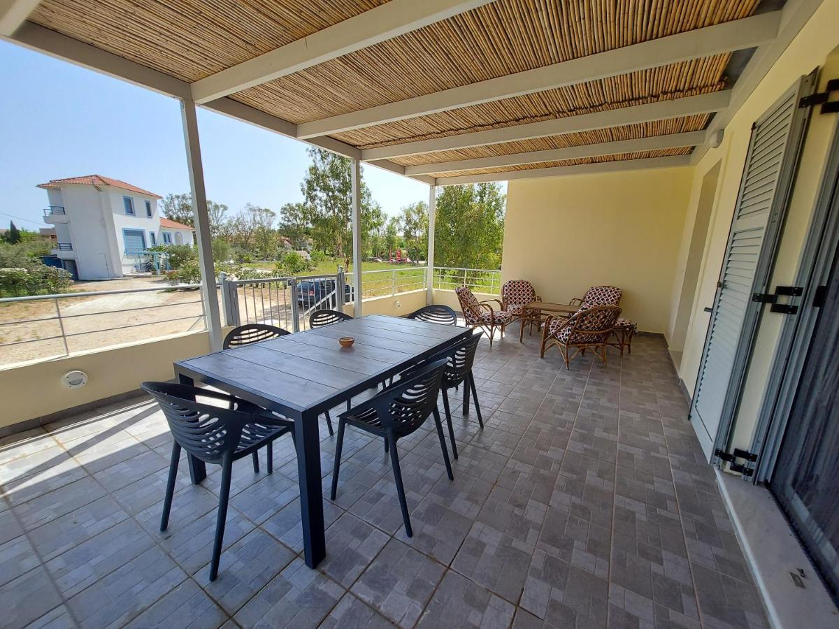 Вілла XI House Xi Beach Екстер'єр фото